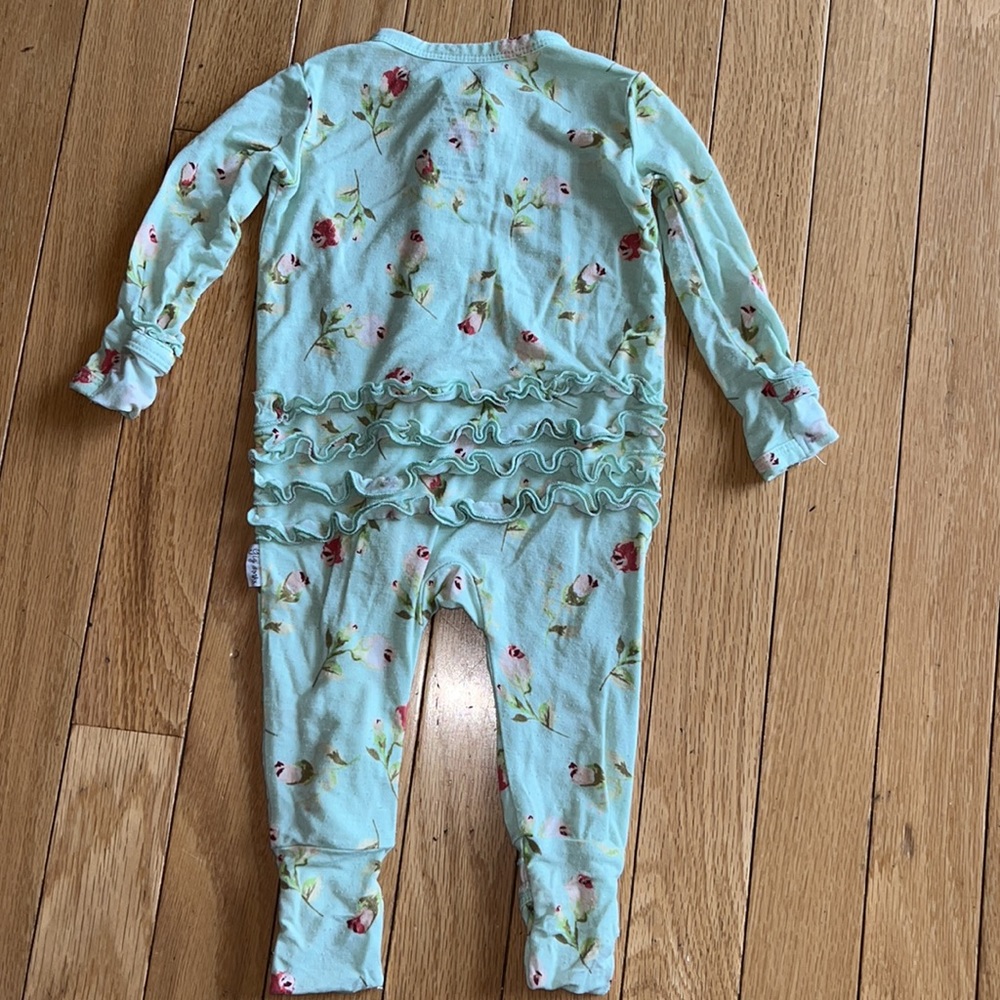 Gigi and Max footie pajamas - Picture 2 of 5